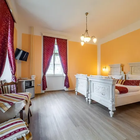 Zamecek Waldsteinovo Zatisi Guest house *