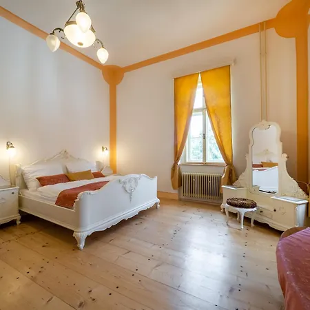 Zamecek Waldsteinovo Zatisi Guest house *